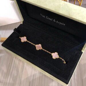 Van Cleef & Arpels Vintage Women Gold Necklaces